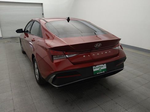 Used 2025 Hyundai Elantra SE FWD image 6