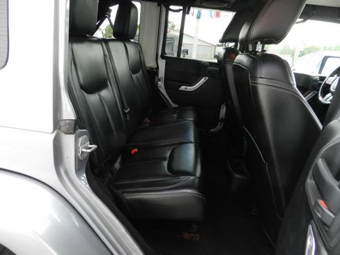 Used 2013 Jeep Wrangler Unlimited Sahara w/ Connectivity Group image 12