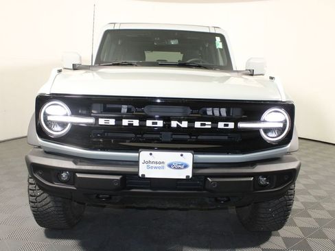Used 2024 Ford Bronco Outer Banks image 3