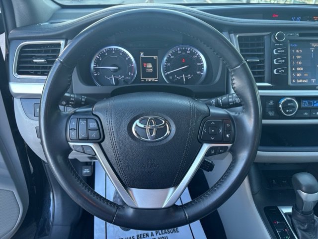 Used 2019 Toyota Highlander XLE AWD/4WD image 13