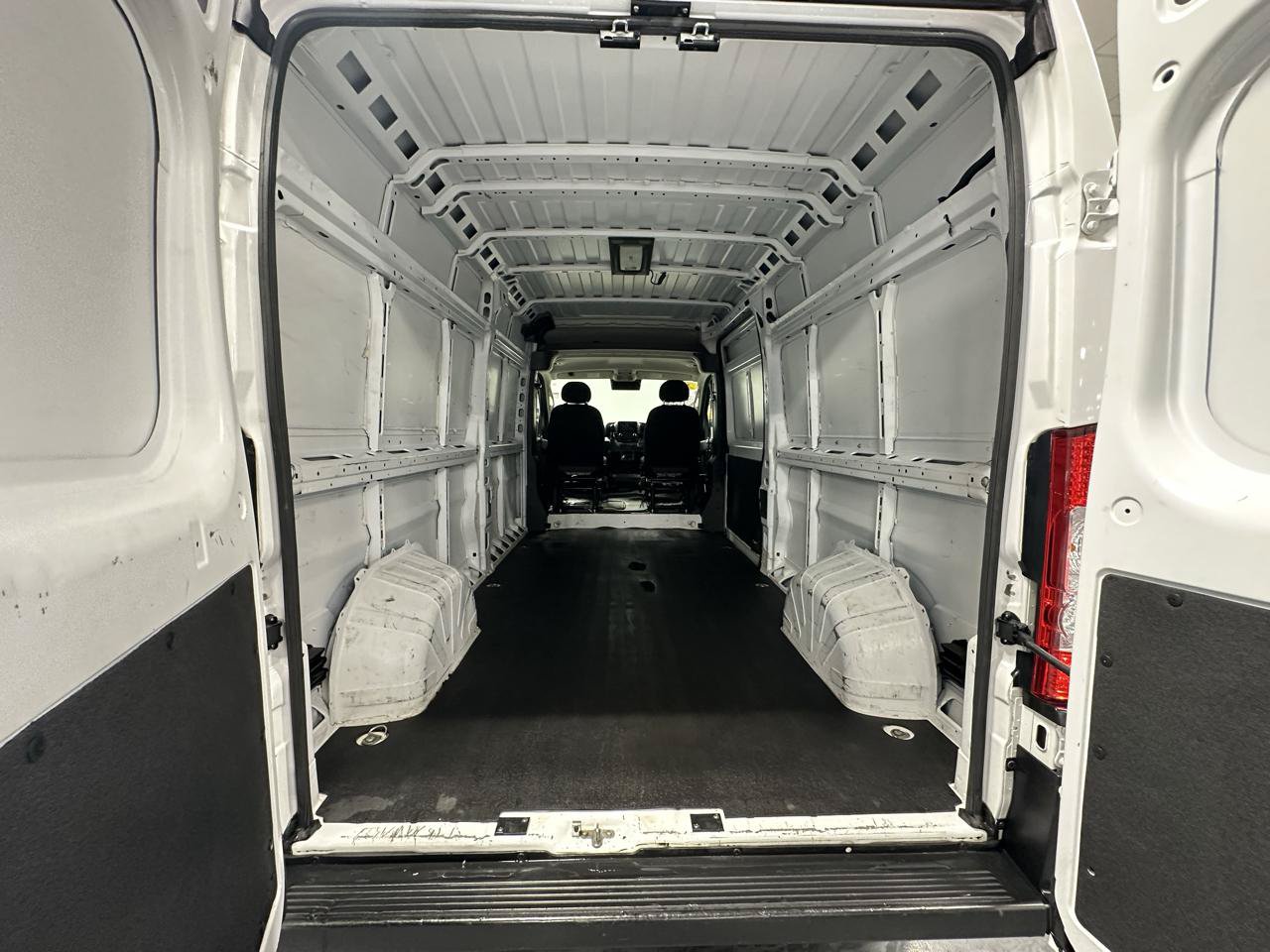 Used 2023 RAM ProMaster 2500 FWD image 14