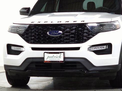 Used 2023 Ford Explorer ST-Line w/ Class IV Trailer Tow Package image 12