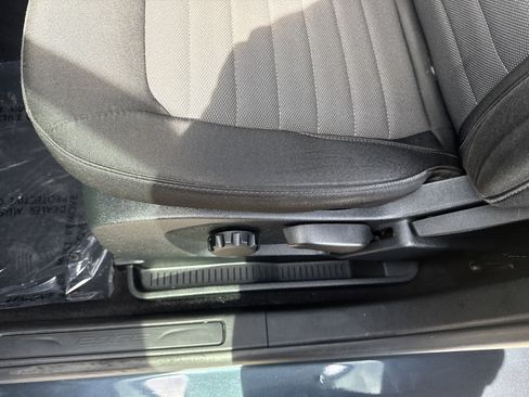 Used 2022 Ford Edge SE w/ Black Appearance Package image 18