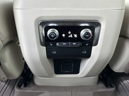 Used 2023 GMC Yukon Denali RWD image 18