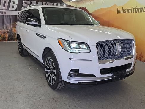 Used 2022 Lincoln Navigator Reserve image 1