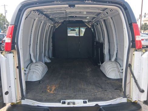 Used 2020 GMC Savana 2500 w/ Driver Convenience Package RWD image 9