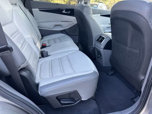 Used 2019 Kia Sorento SX w/ SX Touring Package image 16