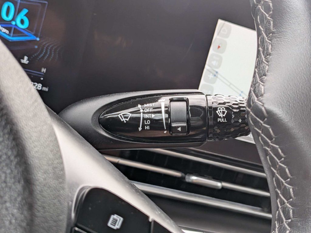Certified 2025 Hyundai Elantra SEL FWD image 38