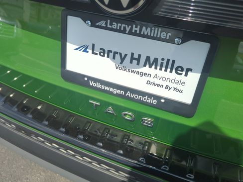 New 2025 Volkswagen Taos SE image 22