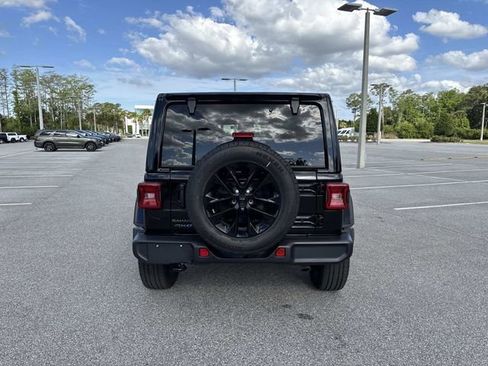 Used 2025 Jeep Wrangler Unlimited Sahara image 4