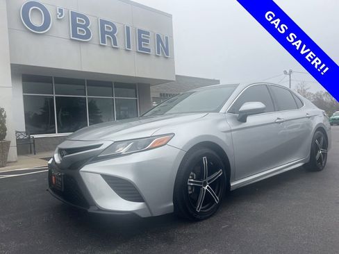 Used 2018 Toyota Camry SE image 1