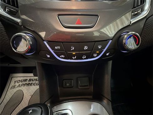 Certified 2019 Chevrolet Cruze LT w/ LT True North Edition image 19