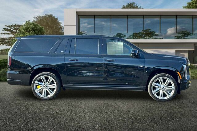 New 2026 Cadillac Escalade ESV Platinum Sport AWD/4WD image 3