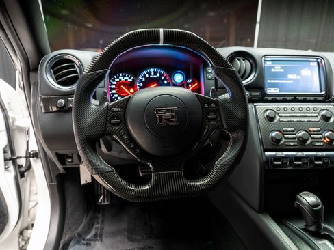 Used 2015 Nissan GT-R Premium image 37