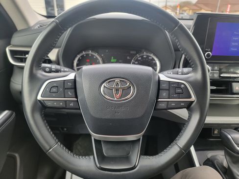 Used 2024 Toyota Highlander LE image 18