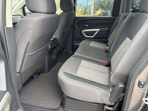 Used 2023 Nissan Titan SV w/ SV Convenience Package image 9