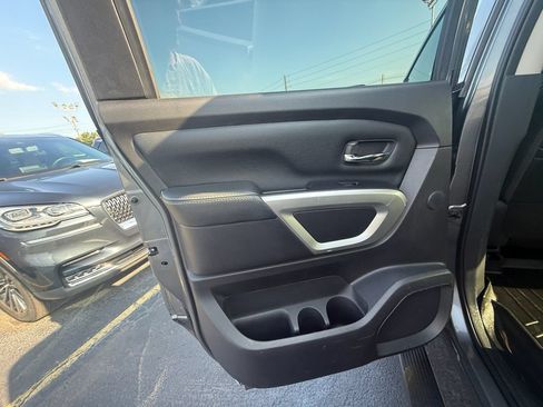 Used 2019 Nissan Titan PRO-4X w/ Pro-4x Convenience Package AWD/4WD image 18