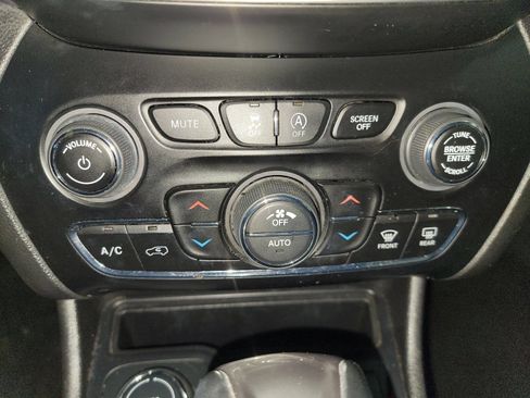Used 2020 Jeep Cherokee Limited AWD/4WD image 21