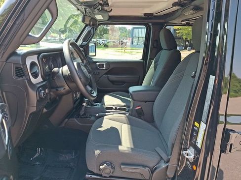 Used 2024 Jeep Gladiator Sport AWD/4WD image 16