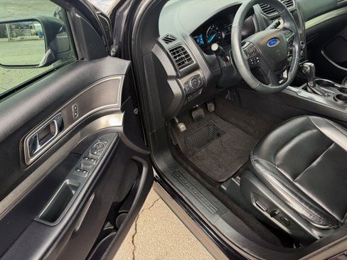 Used 2019 Ford Explorer XLT w/ Equipment Group 202A image 10