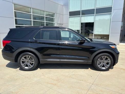Used 2023 Ford Explorer XLT w/ Equipment Group 202A AWD/4WD image 8