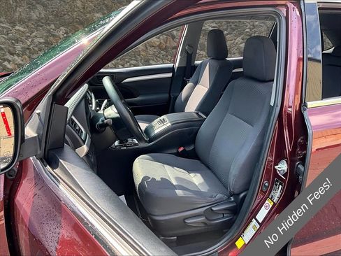 Used 2019 Toyota Highlander LE AWD/4WD image 19