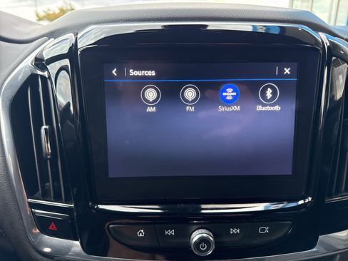 Used 2023 Chevrolet Traverse LT w/ Rear Camera Mirror Package image 25