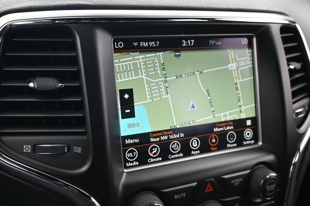 Used 2018 Jeep Grand Cherokee Altitude RWD image 20