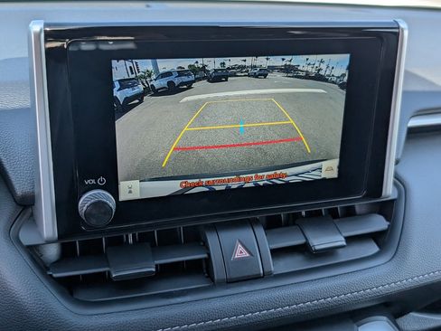 Used 2025 Toyota RAV4 XLE AWD/4WD image 6
