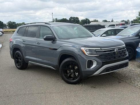 New 2026 Volkswagen Atlas Peak Edition AWD/4WD image 3
