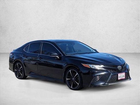 Used 2019 Toyota Camry XSE FWD image 3