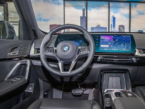 Used 2025 BMW X1 xDrive28i w/ Technology Package image 15