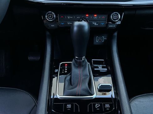 Used 2025 Jeep Compass Trailhawk image 23