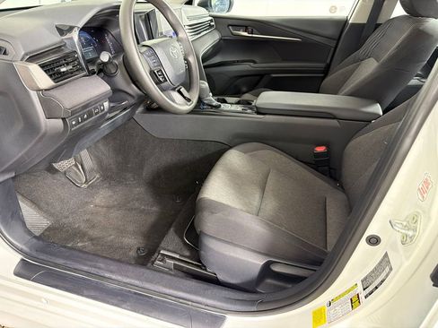 Used 2025 Toyota Camry LE image 9
