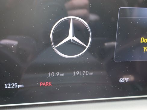 Used 2024 Mercedes-Benz GLE 450 4MATIC w/ AMG Line Exterior image 13