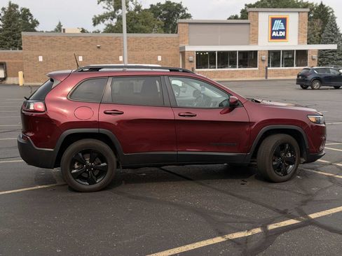 Used 2020 Jeep Cherokee Latitude Plus AWD/4WD image 9