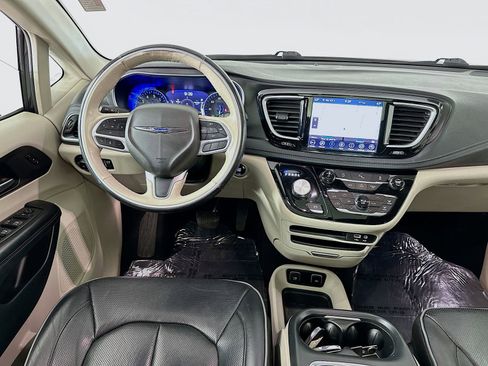 Used 2020 Chrysler Pacifica Limited FWD image 23