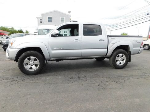 Used 2013 Toyota Tacoma 4x4 Double Cab w/ TRD Sport Pkg image 3
