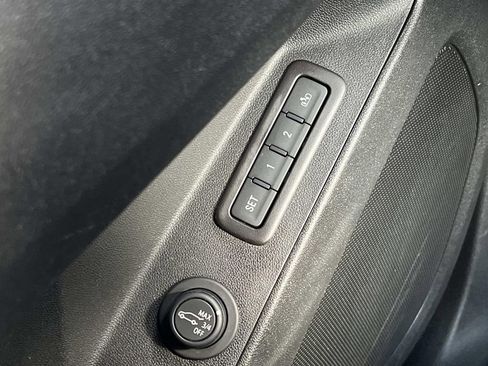 Used 2022 Chevrolet Equinox Premier image 24