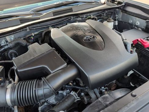 Used 2021 Toyota Tacoma SR5 AWD/4WD image 25