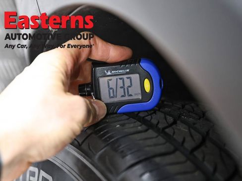 Used 2018 Chevrolet Trax LT w/ LT Convenience Package image 24