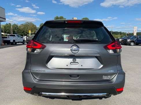 Used 2018 Nissan Rogue S image 6