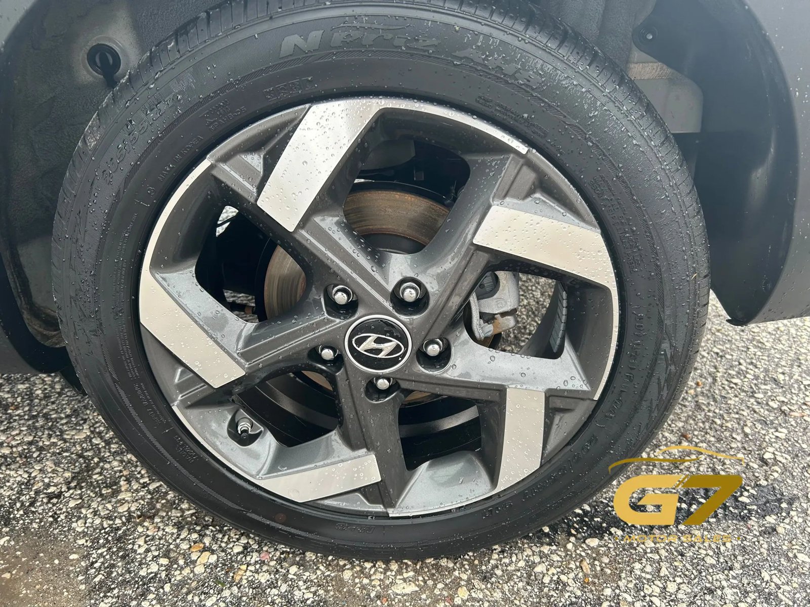 Used 2025 Hyundai Venue Limited FWD image 25