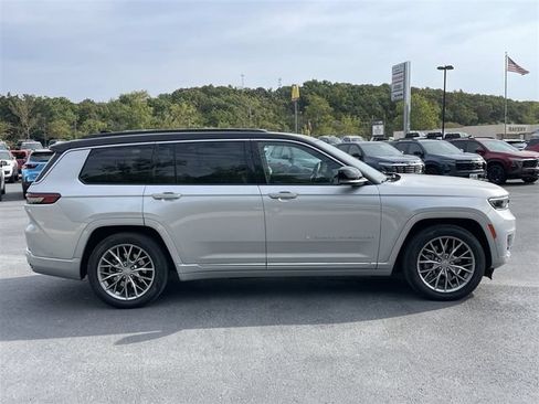 Used 2024 Jeep Grand Cherokee L Summit w/ Advanced Protech Group IV AWD/4WD image 11