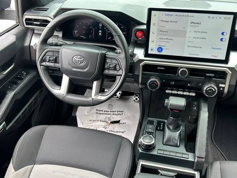 Used 2025 Toyota Tacoma TRD Sport AWD/4WD image 60