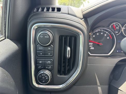 Used 2021 Chevrolet Silverado 1500 LTZ AWD/4WD image 11