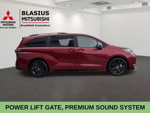 Used 2025 Toyota Sienna XSE w/ XSE Plus Package image 10