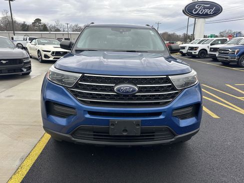 Used 2021 Ford Explorer XLT image 2