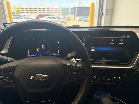 Used 2024 Chevrolet Trax RS w/ Sunroof Package FWD image 16