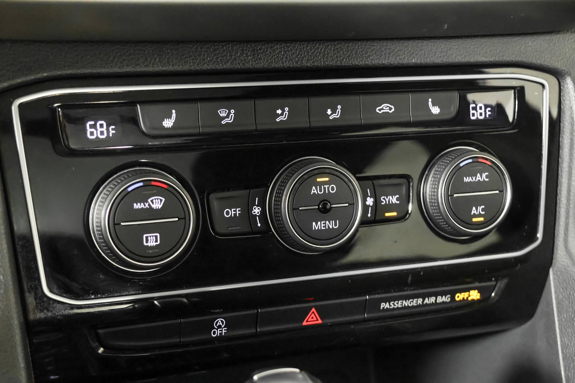 Certified 2023 Volkswagen Atlas Cross Sport SE w/ Panoramic Sunroof Package AWD/4WD image 32